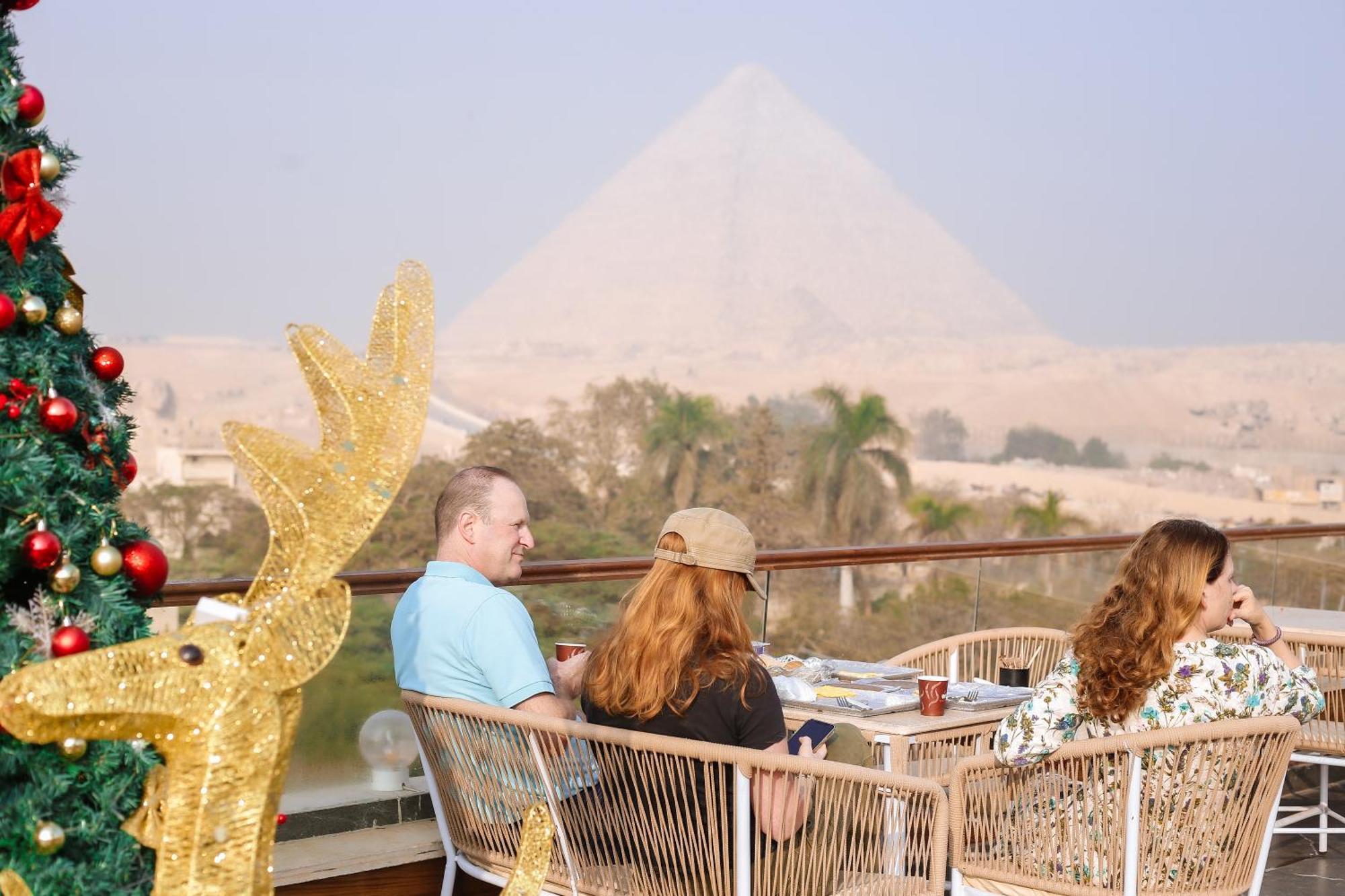 Tree Lounge Pyramids View Inn , Sphinx Giza Kafret el-Gabal المظهر الخارجي الصورة