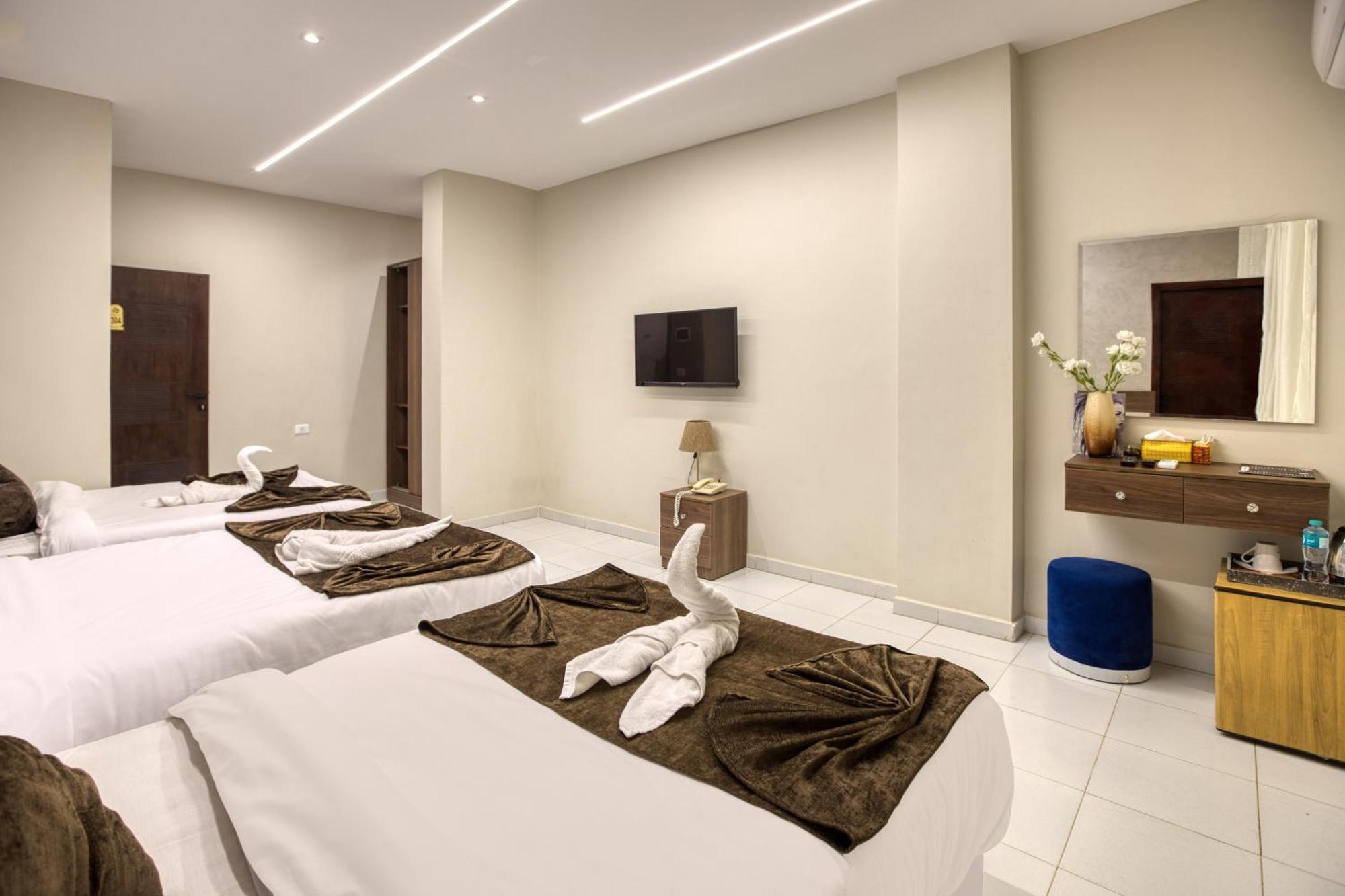 Tree Lounge Pyramids View Inn , Sphinx Giza Kafret el-Gabal المظهر الخارجي الصورة