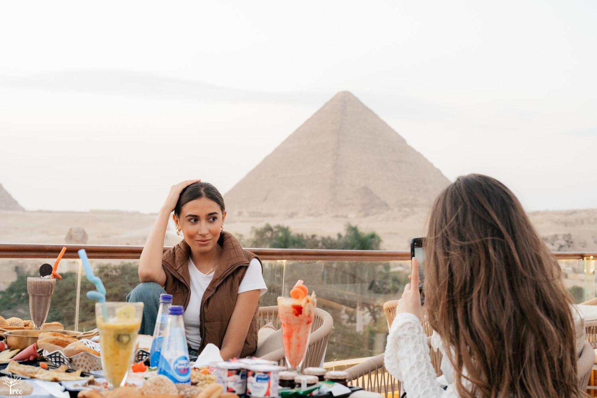 Tree Lounge Pyramids View Inn , Sphinx Giza Kafret el-Gabal المظهر الخارجي الصورة