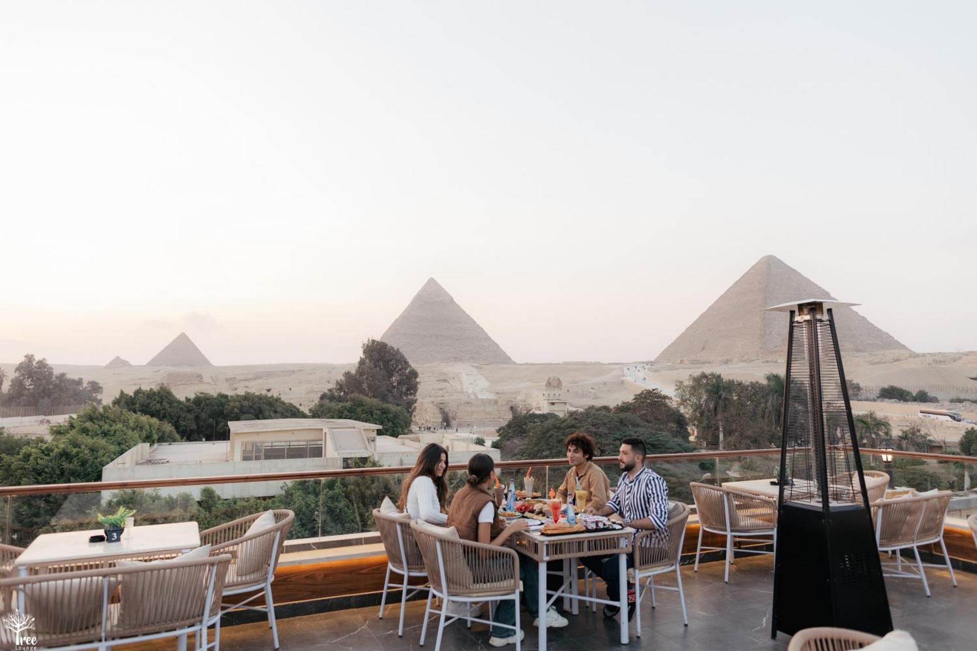 Tree Lounge Pyramids View Inn , Sphinx Giza Kafret el-Gabal المظهر الخارجي الصورة
